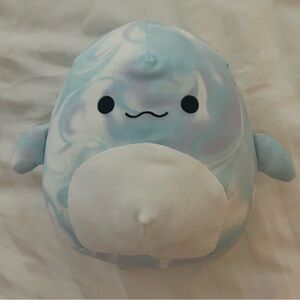 Laslow beluga whale Squishmallow